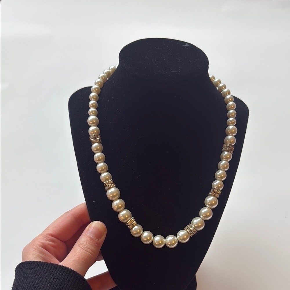 Elegant Vintage Pearl Necklace with Rhinestone Accents